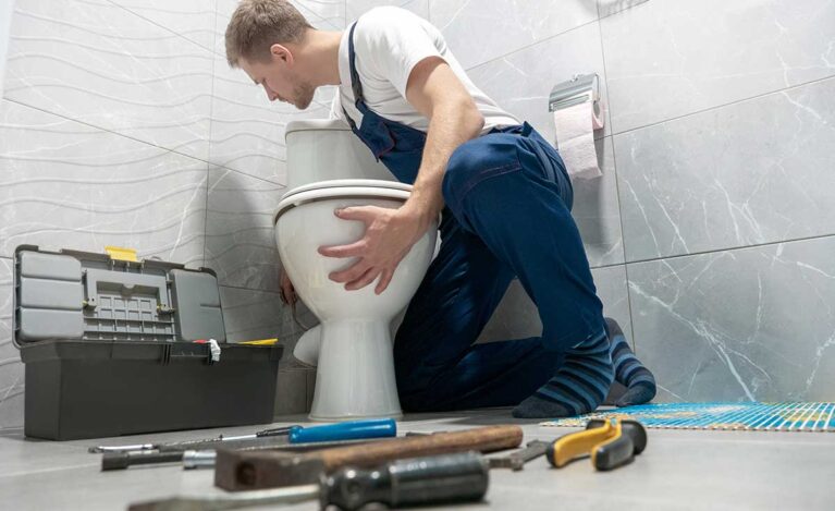 plumber-toilet-fix-leak plumber-toilet-fix-leak